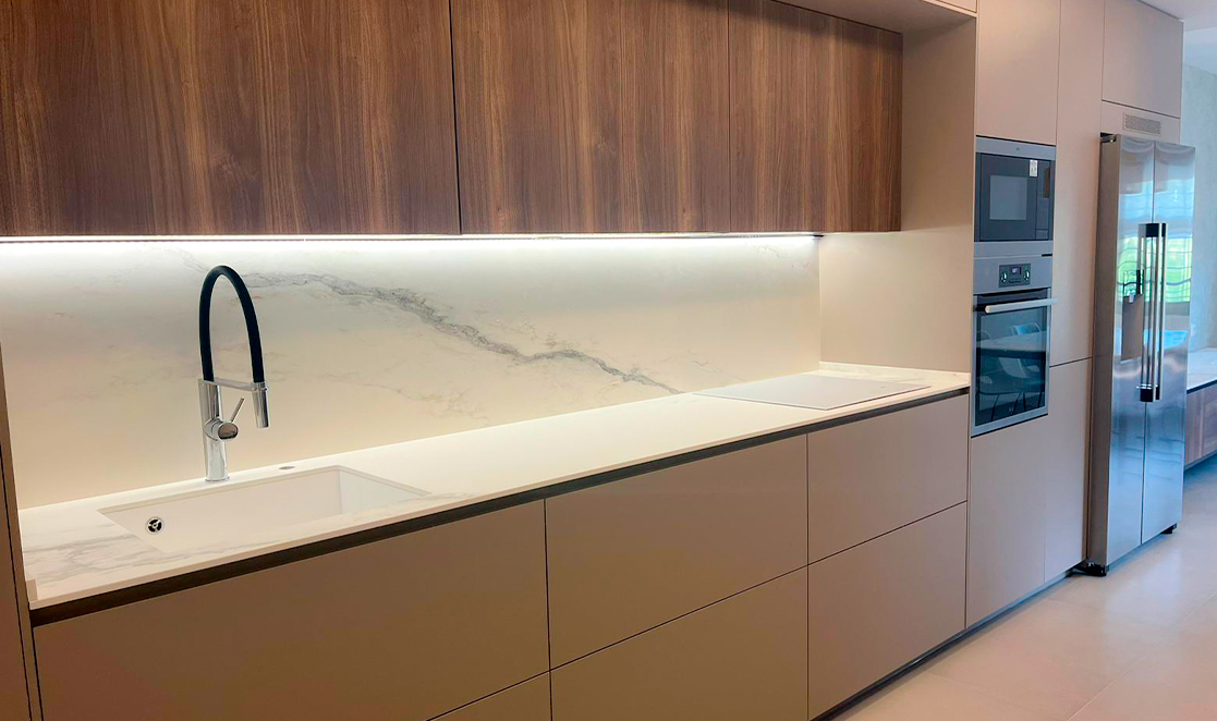 Cocina con diseño moderno y minimalista